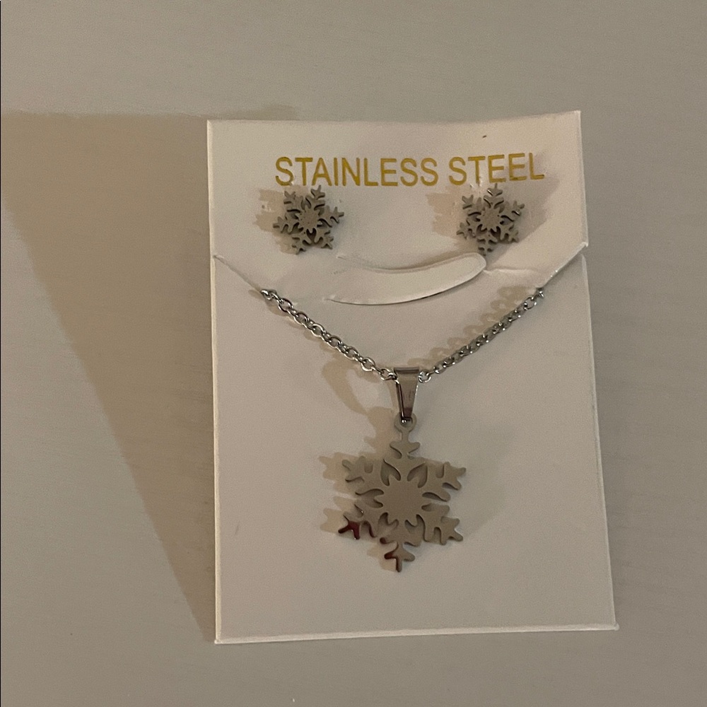 🎀Stainless Steel Snowflake Jewelry Set - Red and Silver